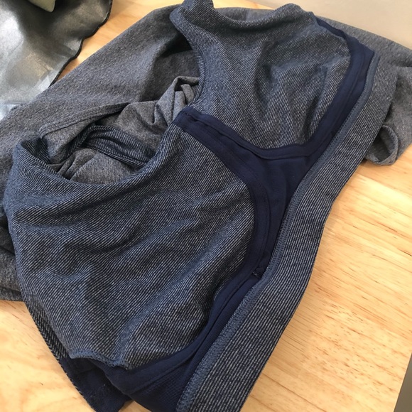 Under armour tank with built in bra - Picture 5 of 6